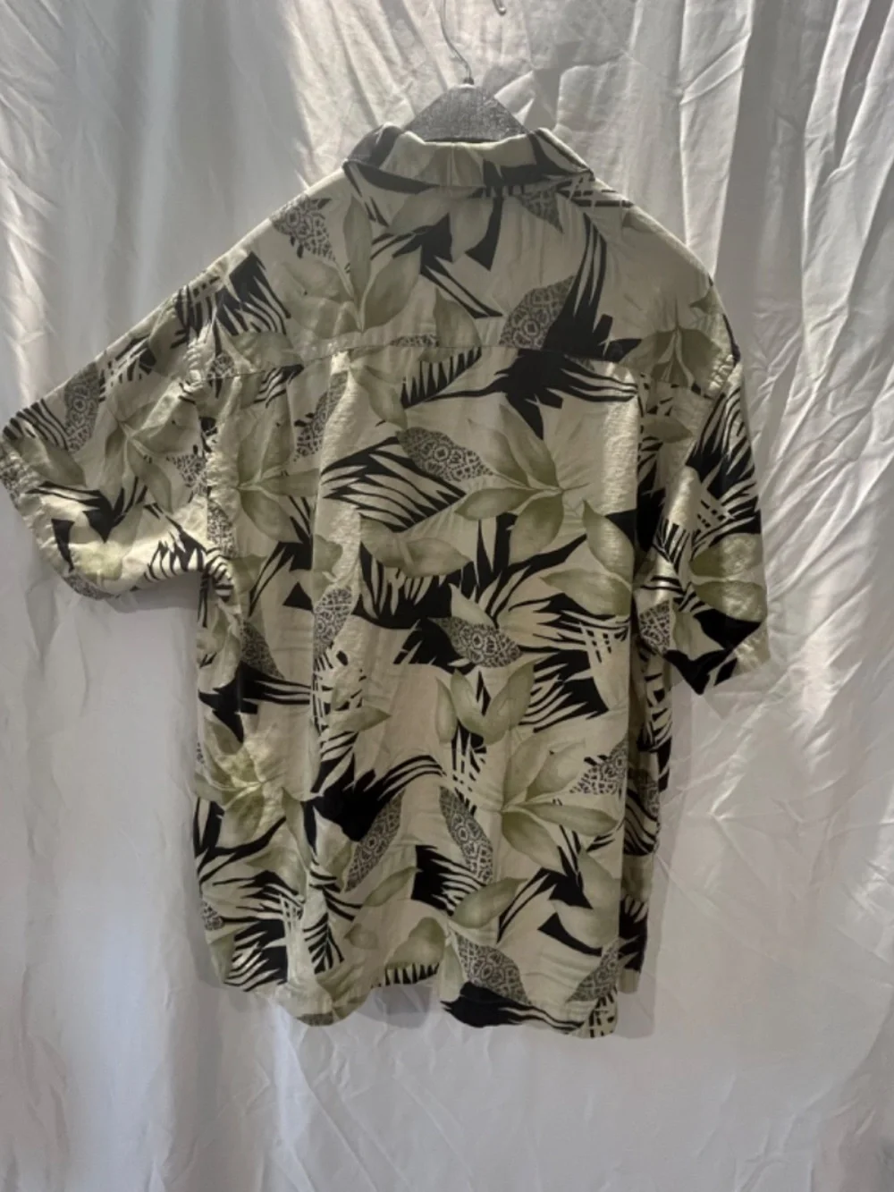 Vintage Geoffrey Beene 100% Silk Shirt Mens Large, Tropical Hawaiian Floral Leaf